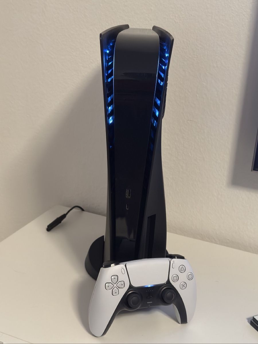 Sony Console: Playstation 5 mit LED Beleuchtung und Controller – Nuovo (secondo la descrizione) da Ermensee venduto da Joao_ 1