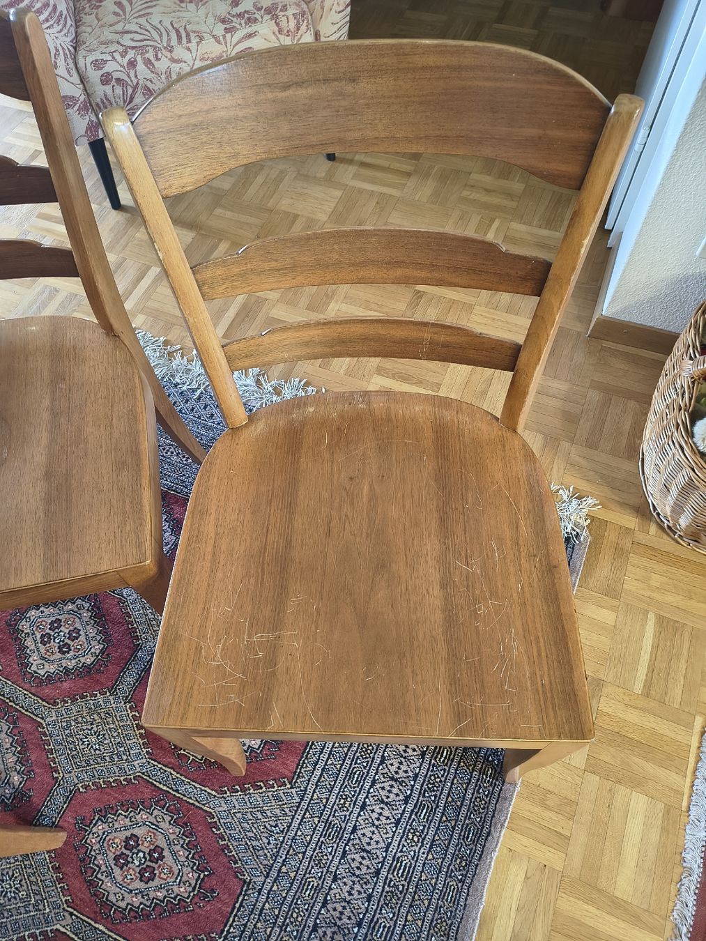 Stühle: Holzstühle – Gebraucht aus Bergdietikon von M22 4