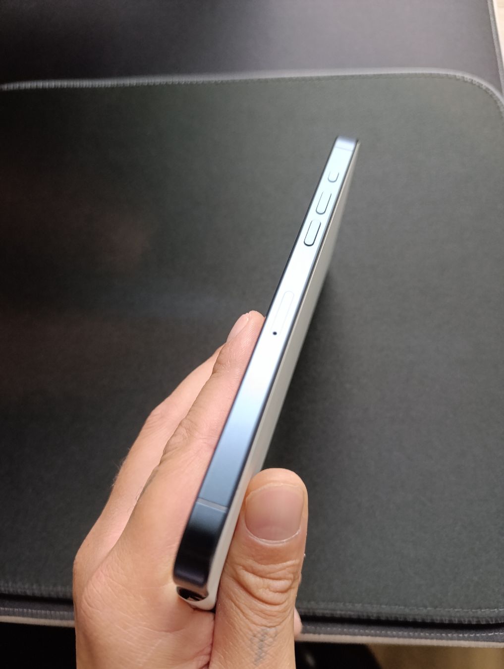 Apple Telefoni cellulari / Smartphones: iPhone 15 Pro Max Neu – Nuovo (secondo la descrizione) da Aarburg venduto da kor_zmw5 3
