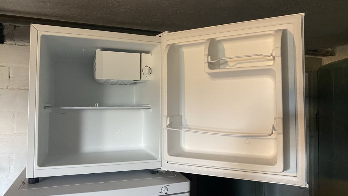 Frigoriferi: Kleiner Kühlschrank Marke MIOSTAR – Usato da Wauwil venduto da Shine24