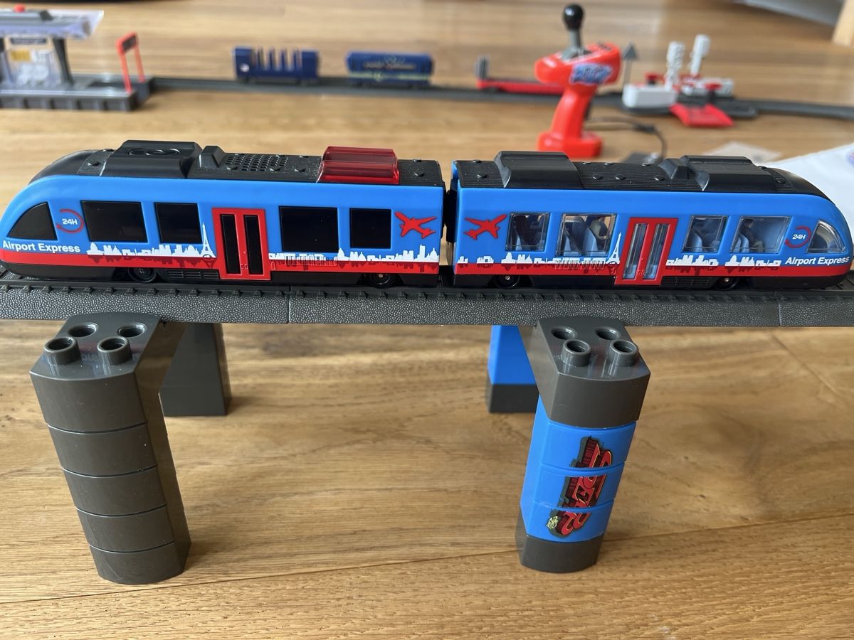 Märklin Modellini di ferrovie: Märklin Airport Express Hochbahn – Usato da Stettlen venduto da ich_biete_mit_3006 3