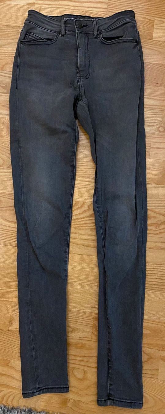 Pantaloni: Jeans grau – Usato da Möhlin venduto da eny_lsk7 2