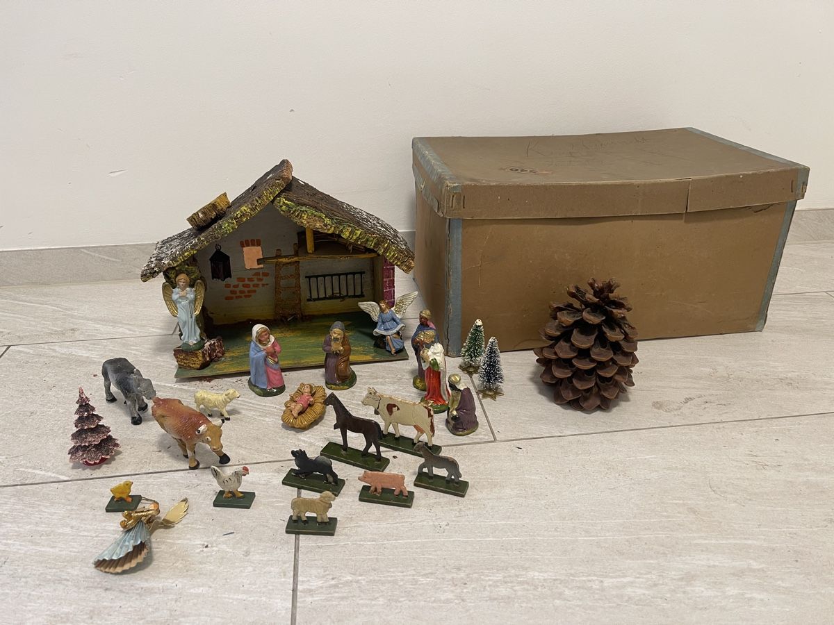 Toutes les décorations: Krippe mit Figuren – D'occasion à Basel par mariablanka
