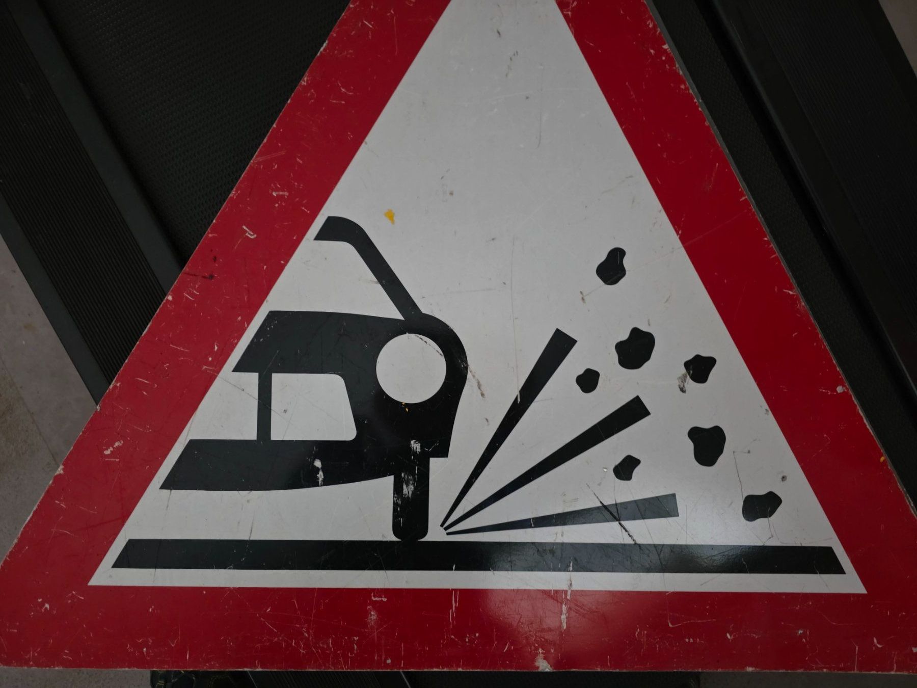 Insegne: Verkehrs Warn Signal Tafel 85 cm Schild Rollsplit – Usato da Walterswil BE venduto da Lonitti 2