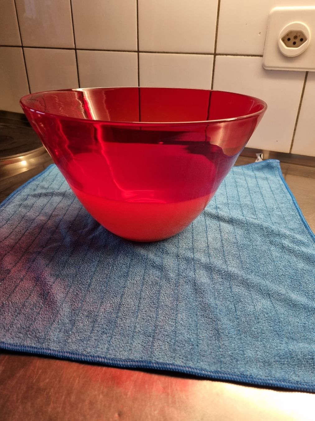 Schalen: Salatschüssel Glasschale rot – Neu (gemäss Beschreibung) aus Aesch BL von mutti04