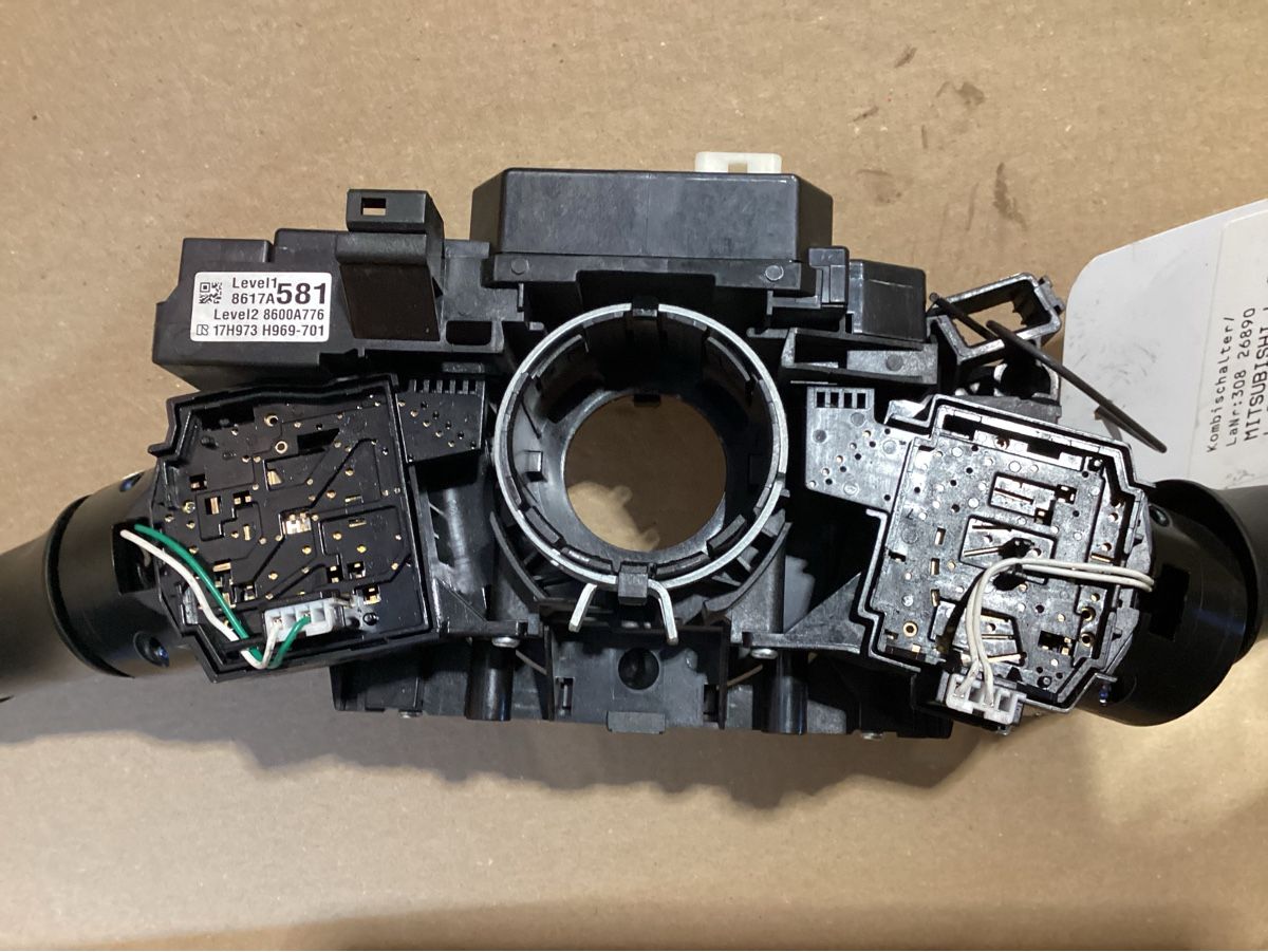 Mitsubishi Tutti pezzi di ricambio auto: Kombischalter zu Mitsubishi L 200 2.4 Value – Usato da Reichenburg venduto da T864RX 2