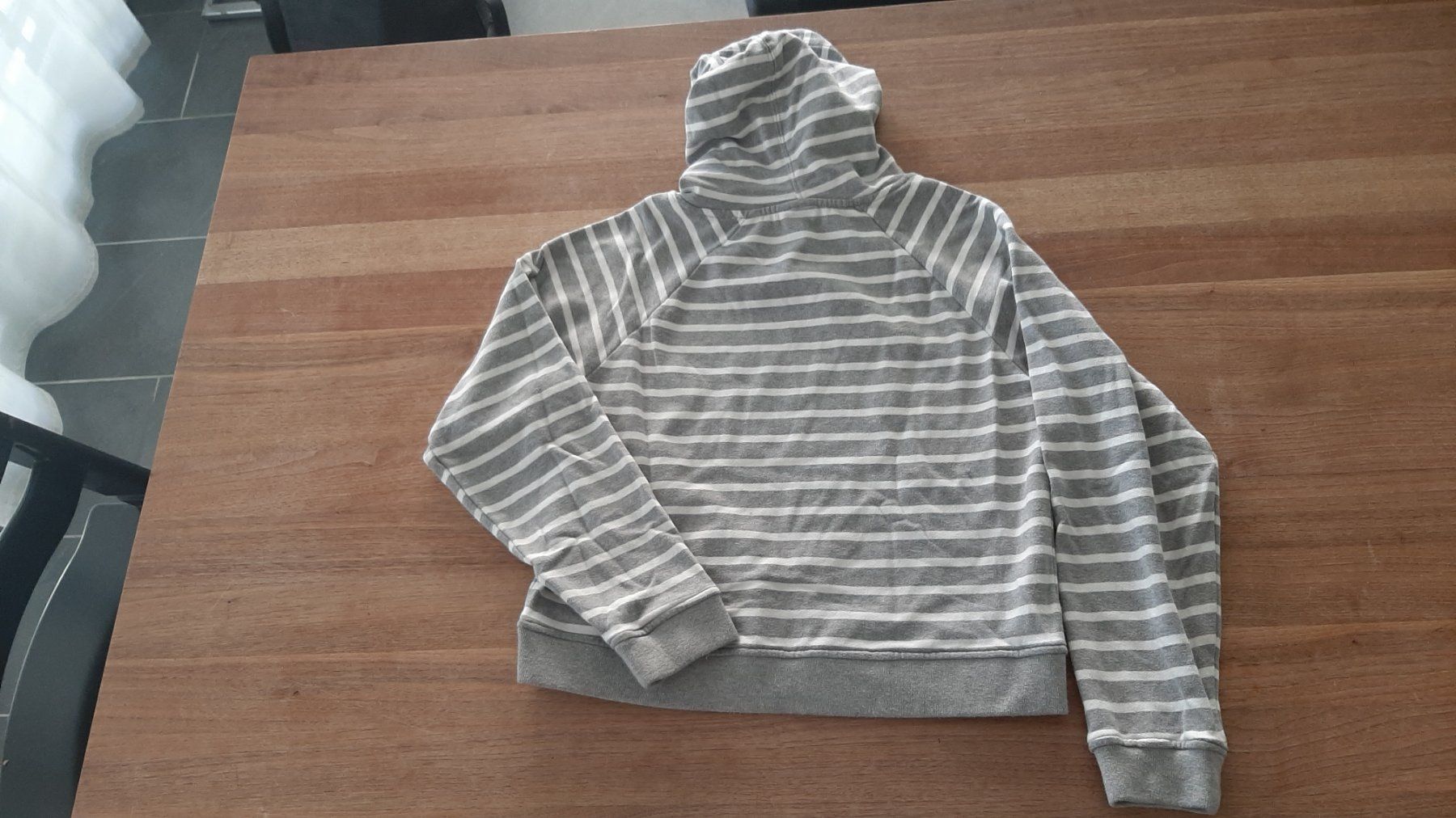 Pullover & Sweatshirts: BELOWZERO Kapuzenpullover Grösse S/164 – Gebraucht aus Dübendorf von Luuuusmeitli12 3