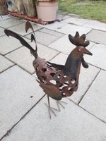 Dekorativer Metallhahn Gartenfigur rostig