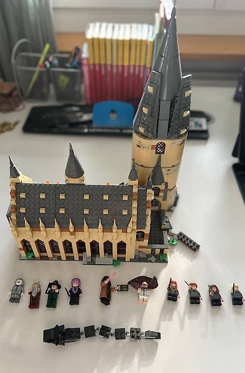 Jouets: LEGO Harry Potter Schloss – D'occasion à Kilchberg ZH par bin_sq5j
