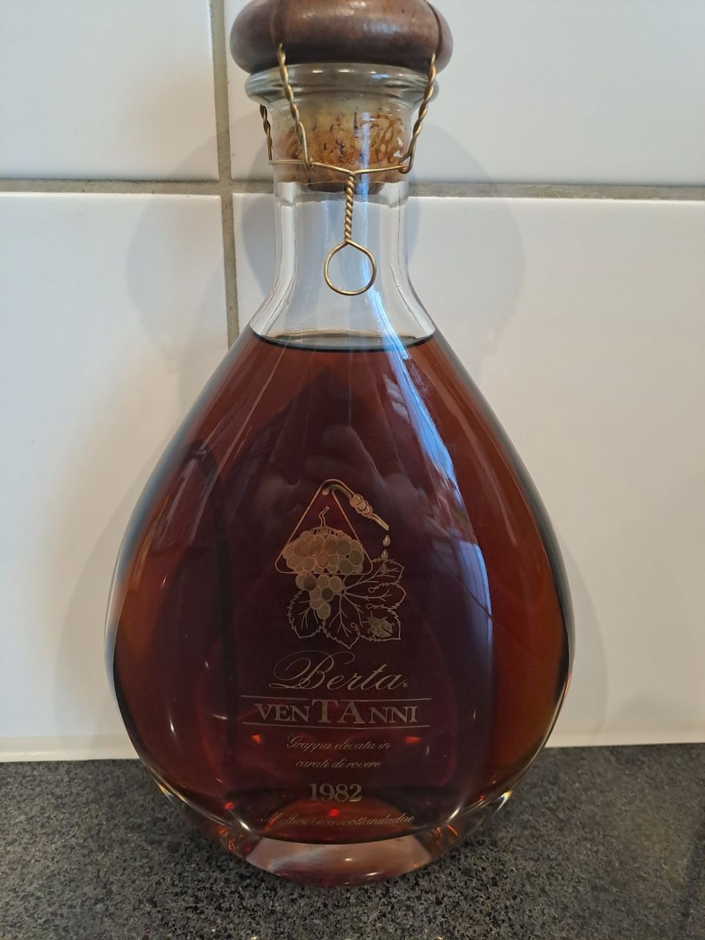 Berta Bevande alcoliche: Berta Grappa VENTANNI 1982 mit OHK  41 Jährigen Berta Grappa – Nuovo e nell'imballaggio originale da Elsau venduto da Kellerraeumung 3