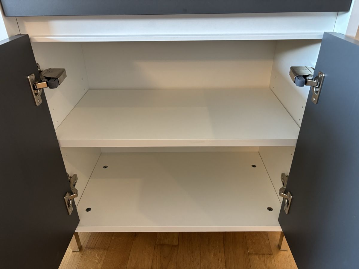 Commodes: Kommode mit Türen und Schublade – D'occasion à Schönenwerd par jar_mf5t 2
