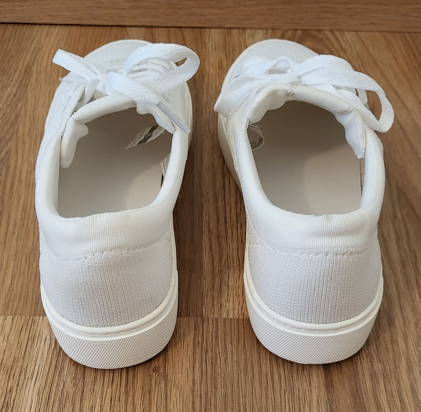 Ugg Damenschuhe: UGG Damen Sneaker Weiss Gr. 37 – Gebraucht aus Baar von deg_d6l5 2