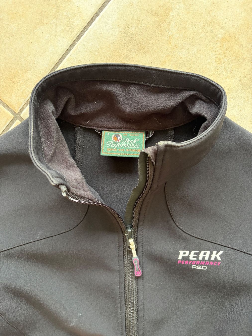Peak Performance Jacken: Peak Performance Hardshelljacke Damen S schwarz – Gebraucht aus Brüttisellen von Fabiii.st 4