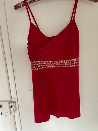 Rotes Trägertop mit Pailletten Grösse S
