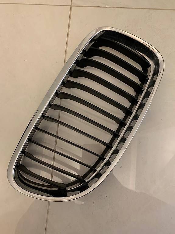 Tutti pezzi di ricambio auto: Bmw 3er e90 e91 LCI Niere Rechts – Usato da Arbon venduto da dor_69vv 1