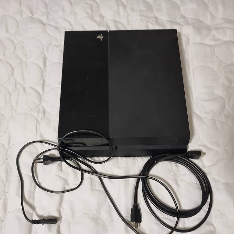 Sony Consoles: Ps4 ink. Ladekabel und Hdmi Kabel – D'occasion à Zürich par A.R.A 1