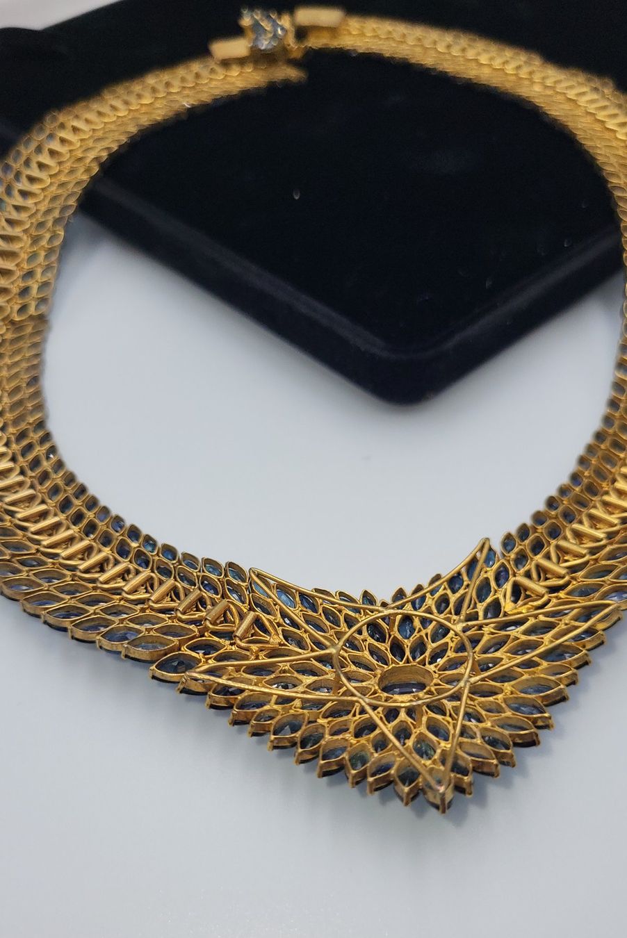 Catenine: Goldige Elegante Collier Mit Saphire – Usato da Wald ZH venduto da SwissPawnshop 2