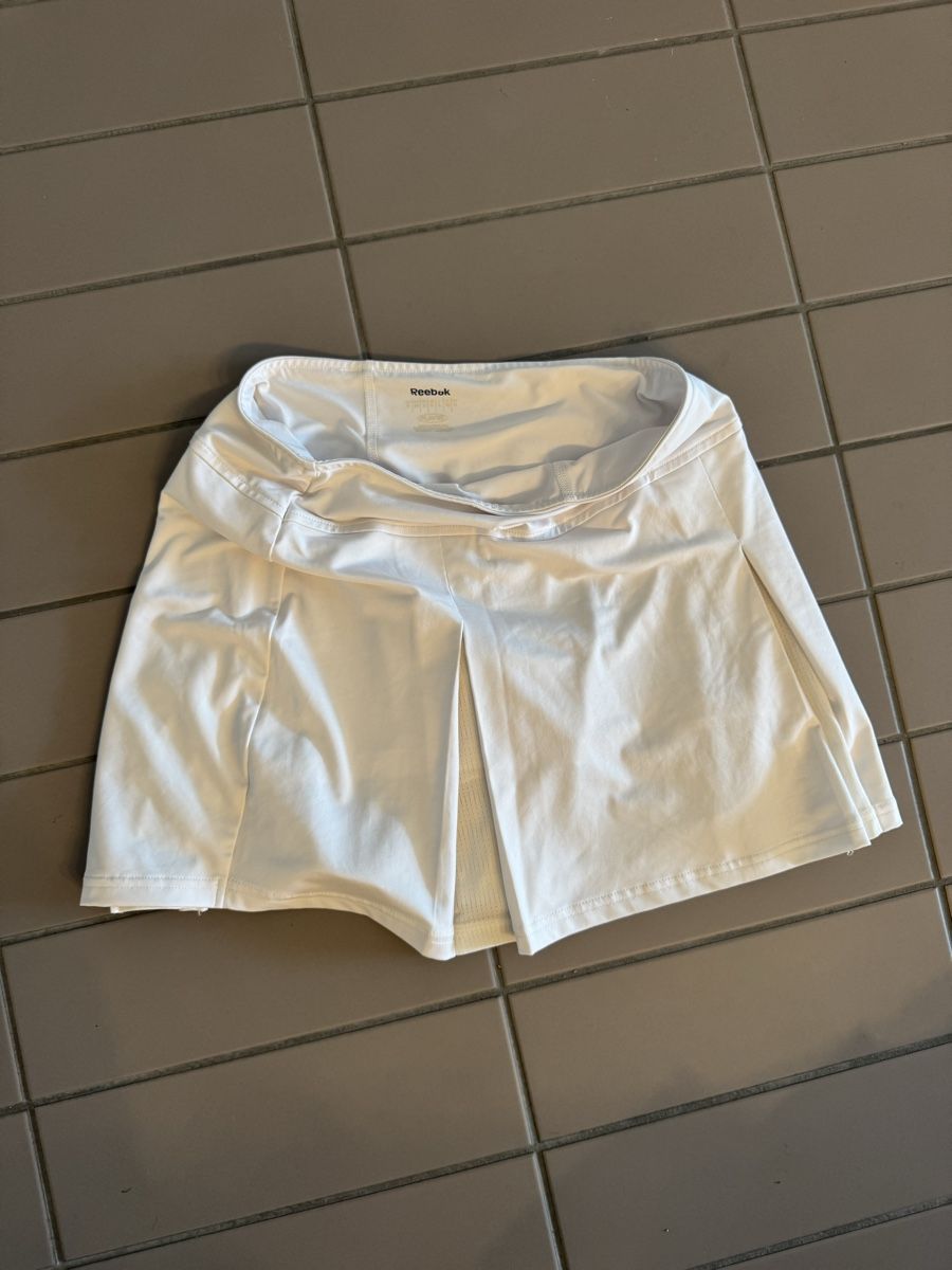 Reebok Gonne: Reebok Tennishose/-kleid, S, weiss – Usato da Zürich venduto da noura2202
