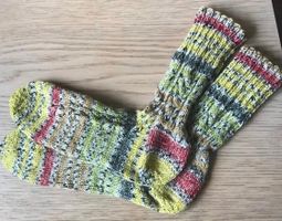 Gestrickte Herrensocken  NEU  Grösse  44/45