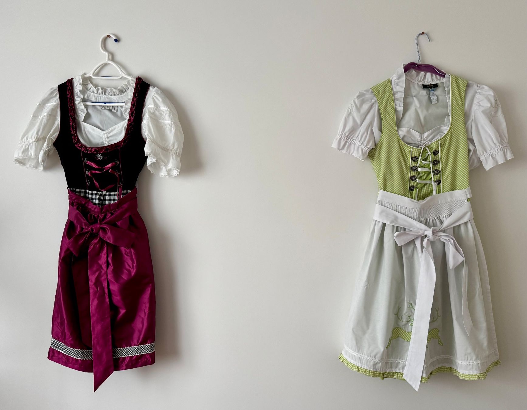Costumi: 2 Dirndl Grösse 40 + 38 – Usato da Winterthur venduto da Rbasi