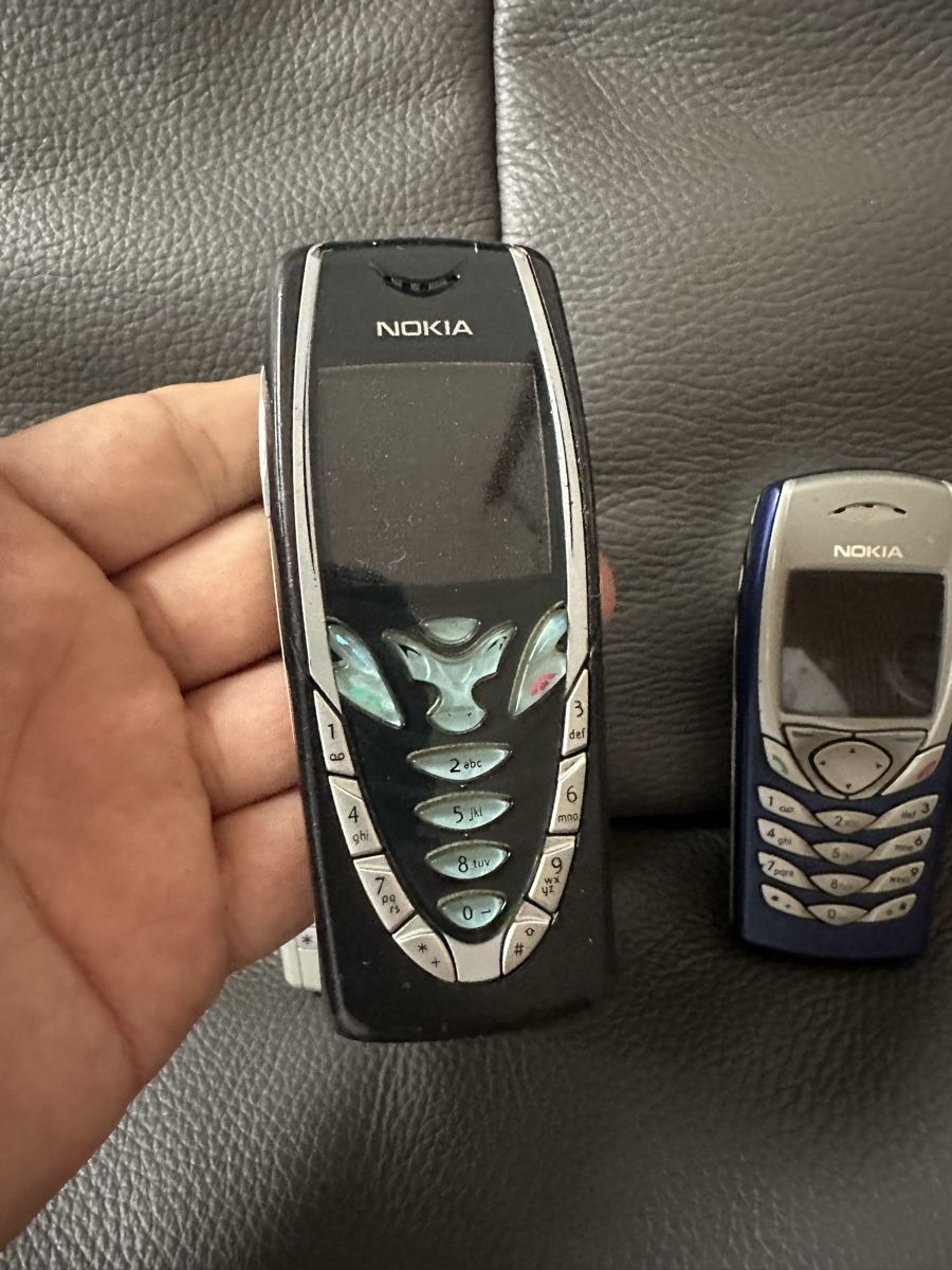 Nokia Telefoni cellulari / Smartphones: Nokia Handy Konvolut 4x – Difettoso da Heerbrugg venduto da Amazon38 3