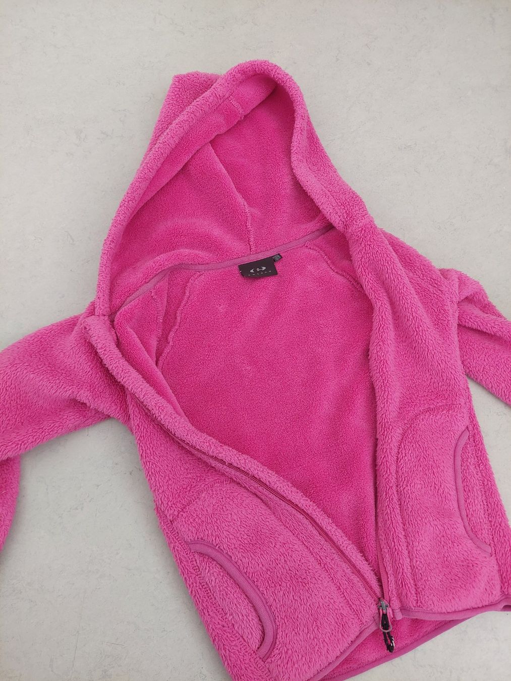Giacche & Cappotti: Mädchen Flauschjacke Fleecejacke Gr.128 – Usato da Pfäffikon SZ venduto da max_5ylc 1