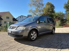 VW Touran 2.0 FSI 7 Plätze mit MFK
