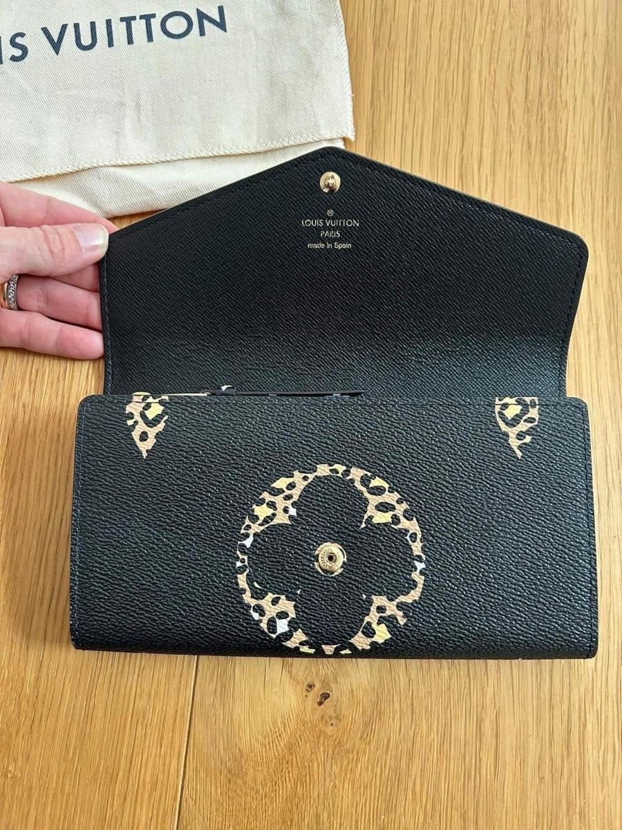 Louis Vuitton Portemonnaie: Louis Vuitton Sarah Jungle – Gebraucht aus Oberwil BL von Yara015 1