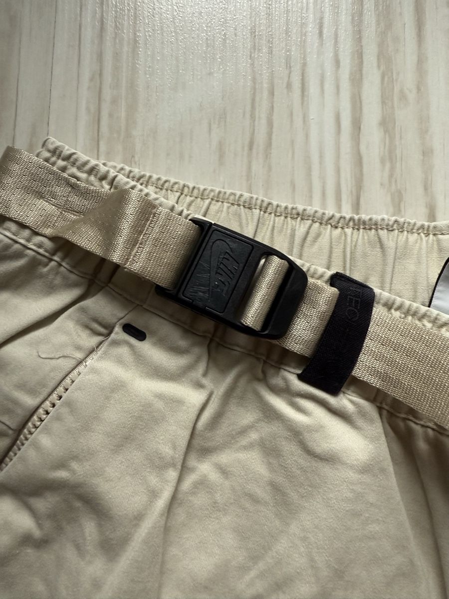 Nike Pantalons: Nike Tech Pack Beige Trousers - Summer Essential, S Size 🔥 – D'occasion à La Tour de Peilz par bau_sm8d 2