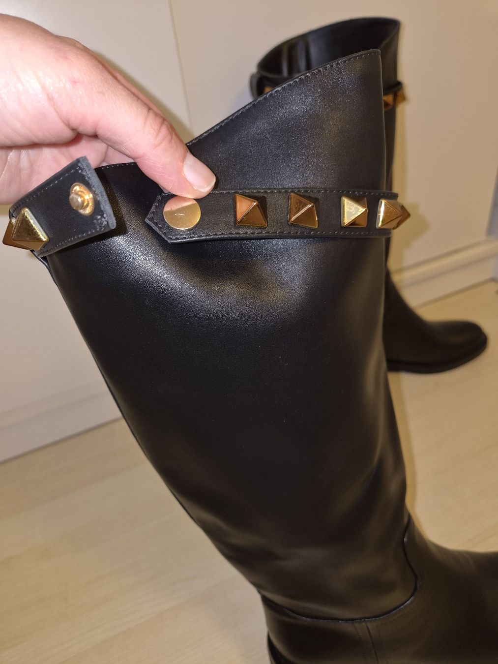 Scarpe da donna: New Rockstud Style Knee-High Boots - Gold Studs - Size 40 – Nuovo (secondo la descrizione) da Stansstad venduto da Fla_c20 4