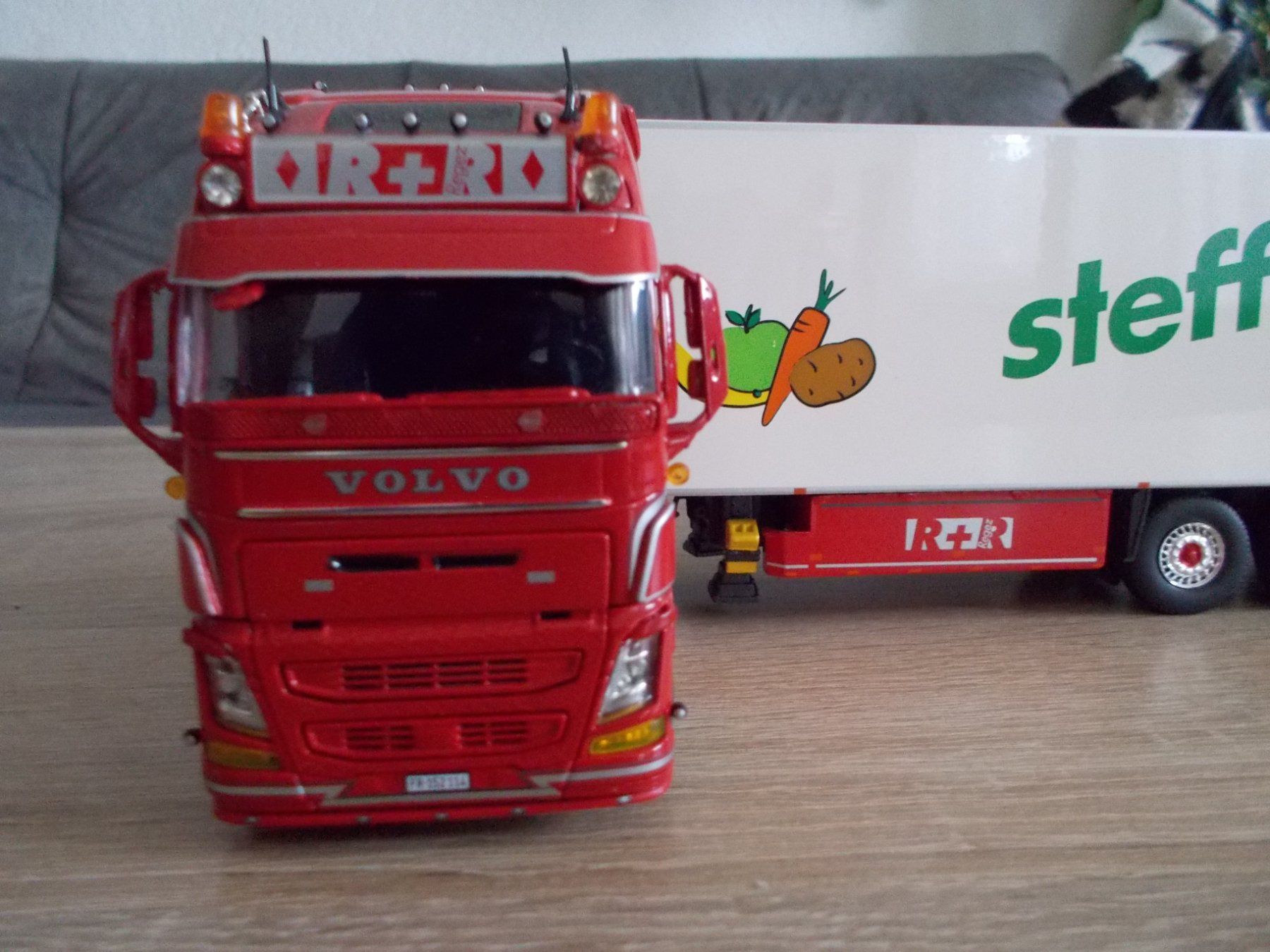 Tekno Modellini d'auto: Volvo FH12  1:50 – Nuovo e nell'imballaggio originale da Weinfelden venduto da Simalaia 2