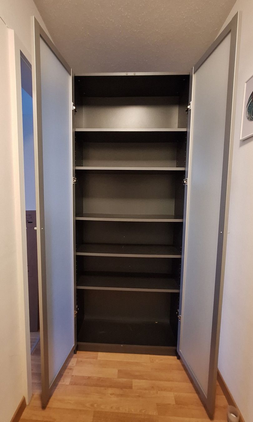 Armoires: Wohnzimmerschrank mit Glastüren – D'occasion à Dielsdorf par annaroma71 1