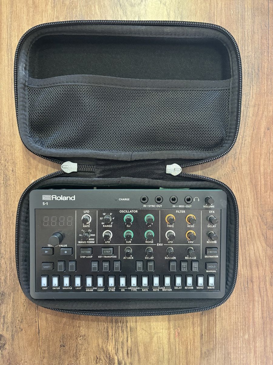 Roland Strumenti musicali: Roland S-1 Tweak Synthesizer + Hardcase – Nuovo (secondo la descrizione) da Unterseen venduto da uhgreada 2