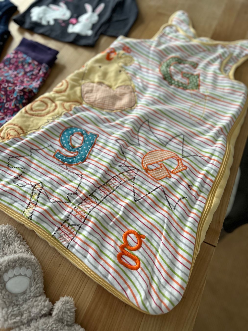 Kleiderpakete & -sets: BABY Latzhosen, Röckli, Pulli, Schlafsack – Gebraucht aus Eschenz von glaro14 1