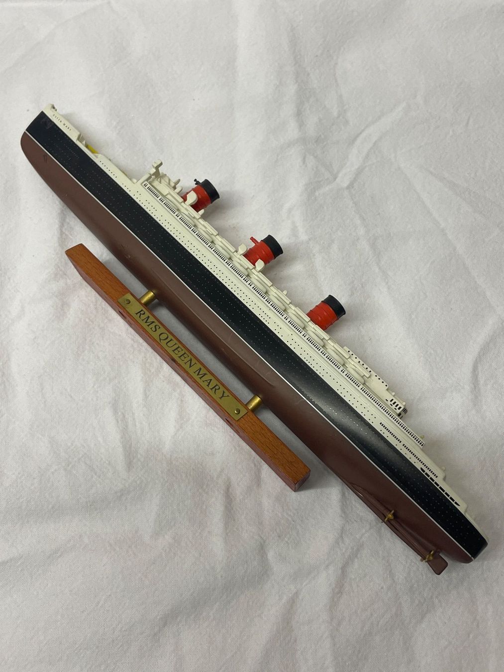 Modellbausätze & Standmodelle: RMS Queen Mary Model Ship – Gebraucht aus Meyrin von sul_v67f 1