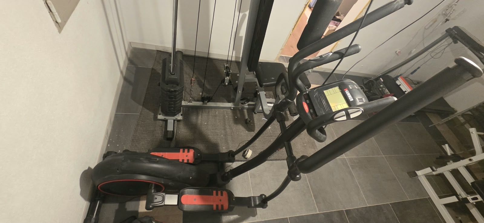 Hometrainer: Crosstrainer Hammer schwarz mit Trainingscomputer gebraucht – Gebraucht aus Grosshöchstetten von Qenko