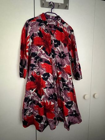 X-XL; Wunderschönens A Linien Kleid, durchgeknöpft
