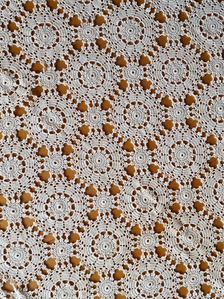 Altra biancheria da tavola: Tischdecke gehäkelt 132x178 cm – Usato da Gerzensee venduto da Neggimann 1