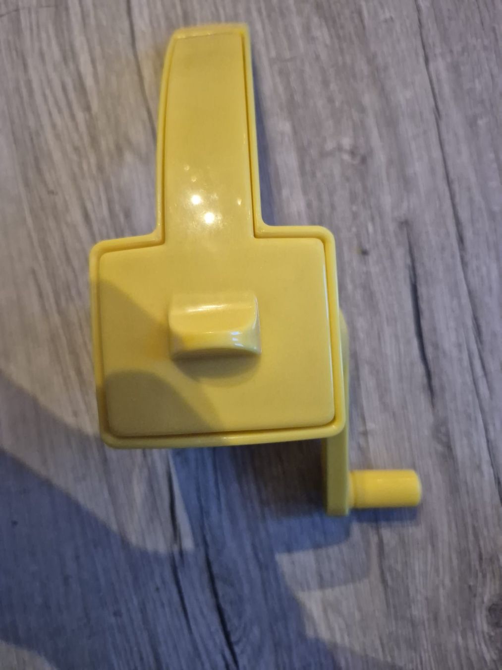 Elettrodomestici da cucina: Râpe à fromage rotative vintage jaune moutarde. – Usato da Penthalaz venduto da cel_zv7p 4