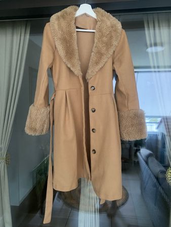 Damen Mantel beige mit Kunstfellkragen guter Zustand