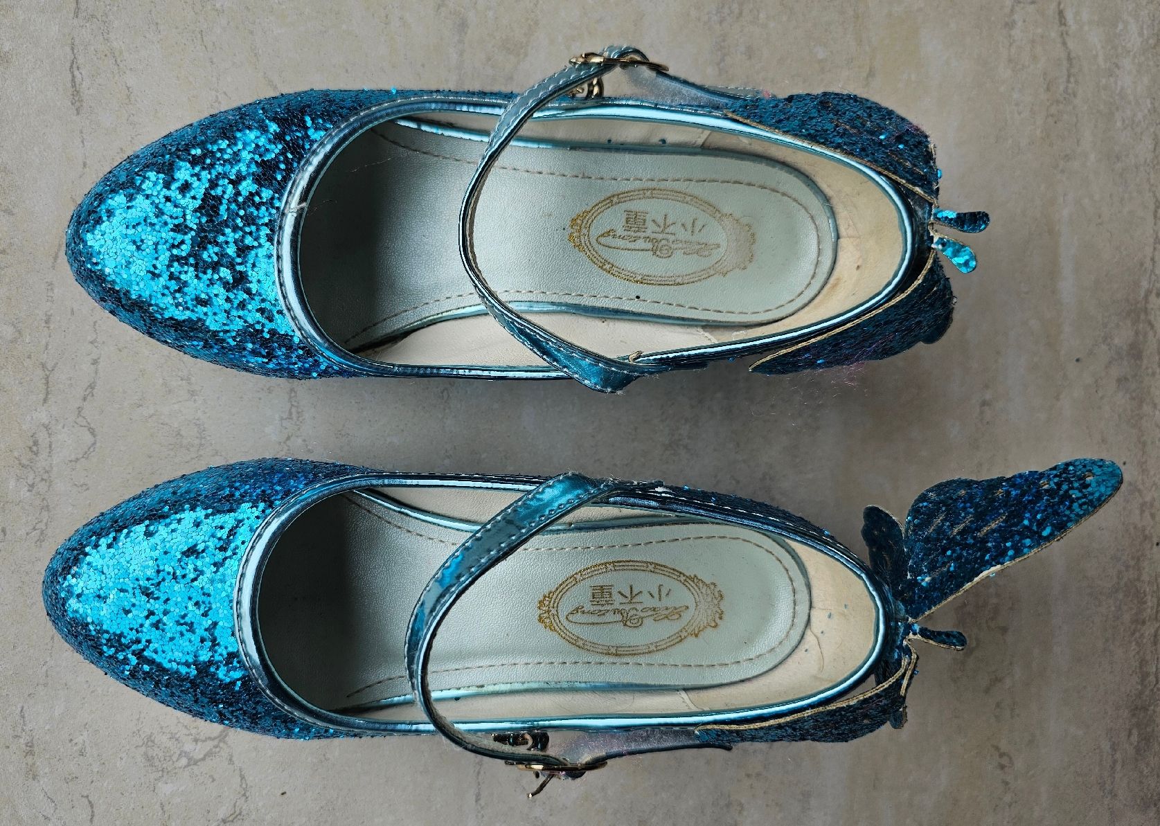 Chaussures filles: Glitzernde Mädchen Schuhe, Gr. 33 – D'occasion à Jaun par astix 1
