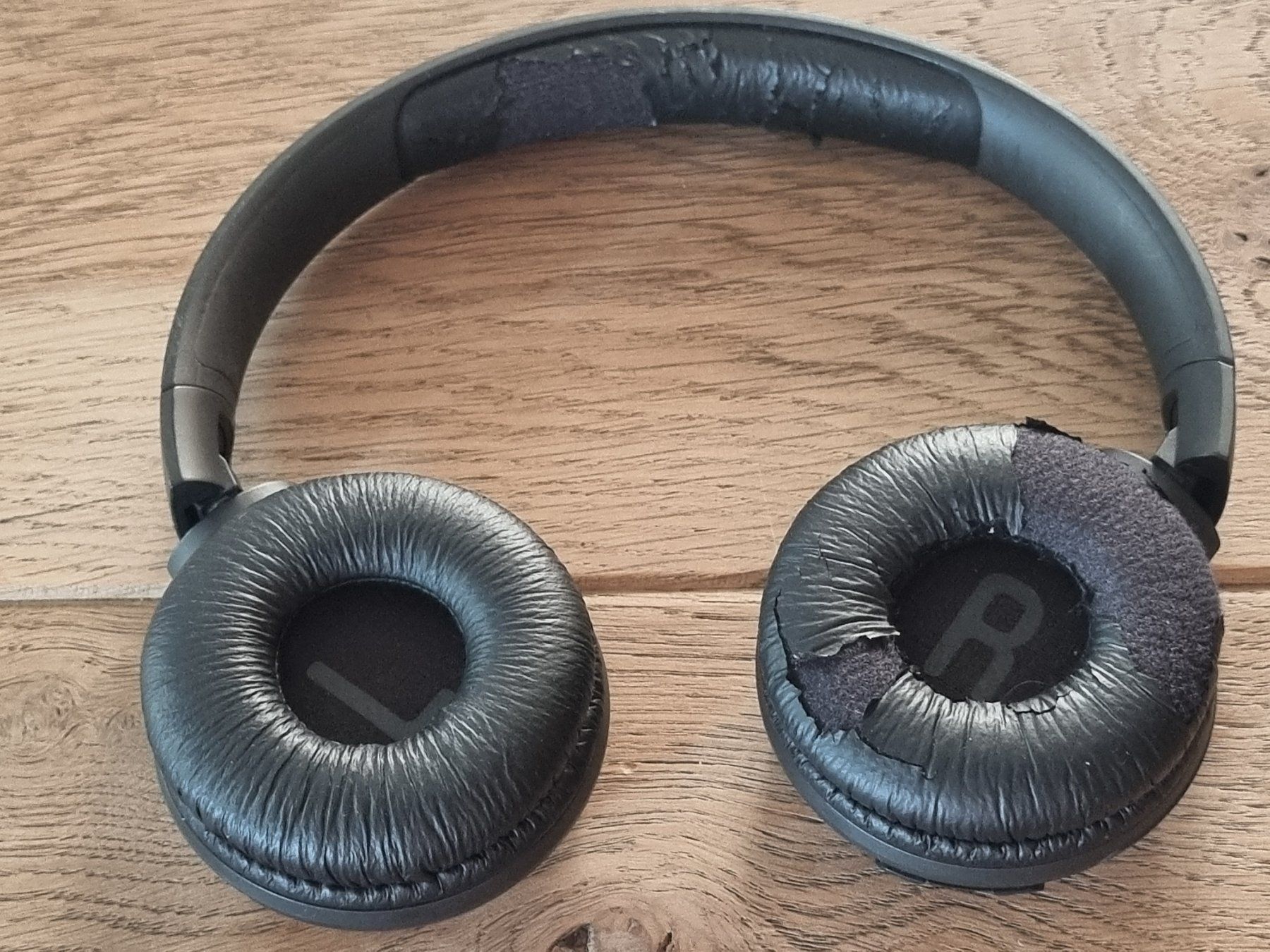 JBL Casques audio: Casque JBL Tune 500BT noir abîmé avec câble – D'occasion à Lavey-les-Bains par Etre-Ange 1