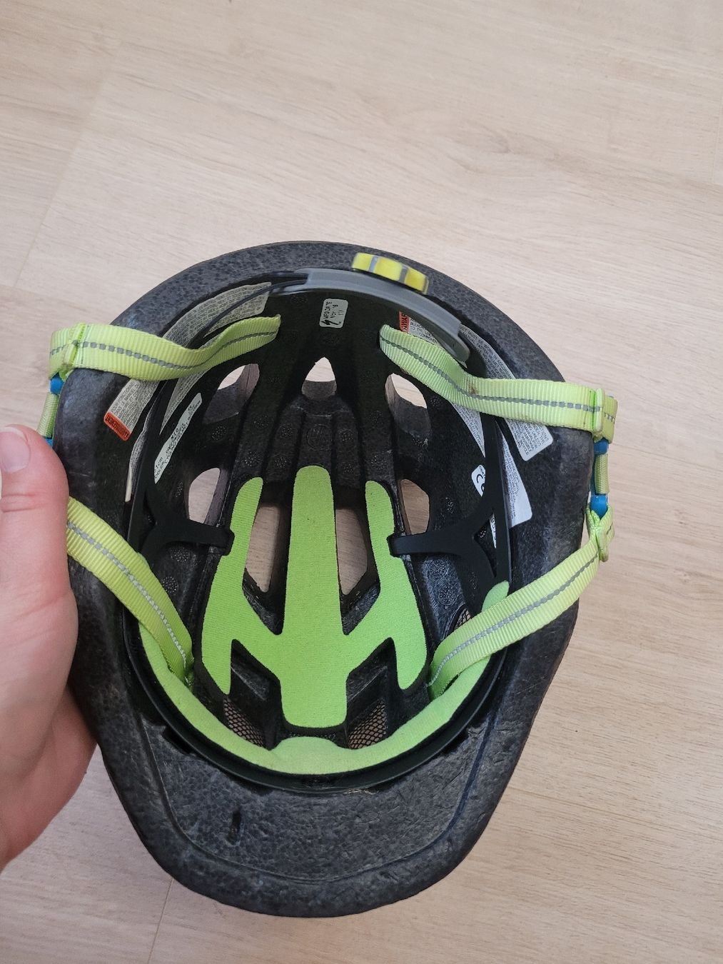 Specialized Caschi: toller Velohelm specialized 46-51cm – Usato da Lupsingen venduto da sta_wgg5 3