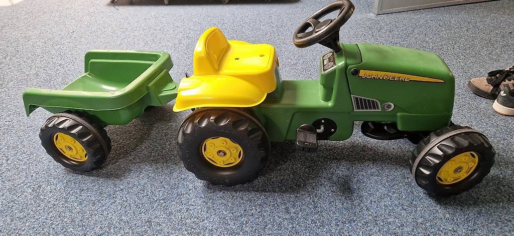 John Deere Veicoli per bambini: John Deere Traktor mit Anhänger – Usato da Dübendorf venduto da emka_85