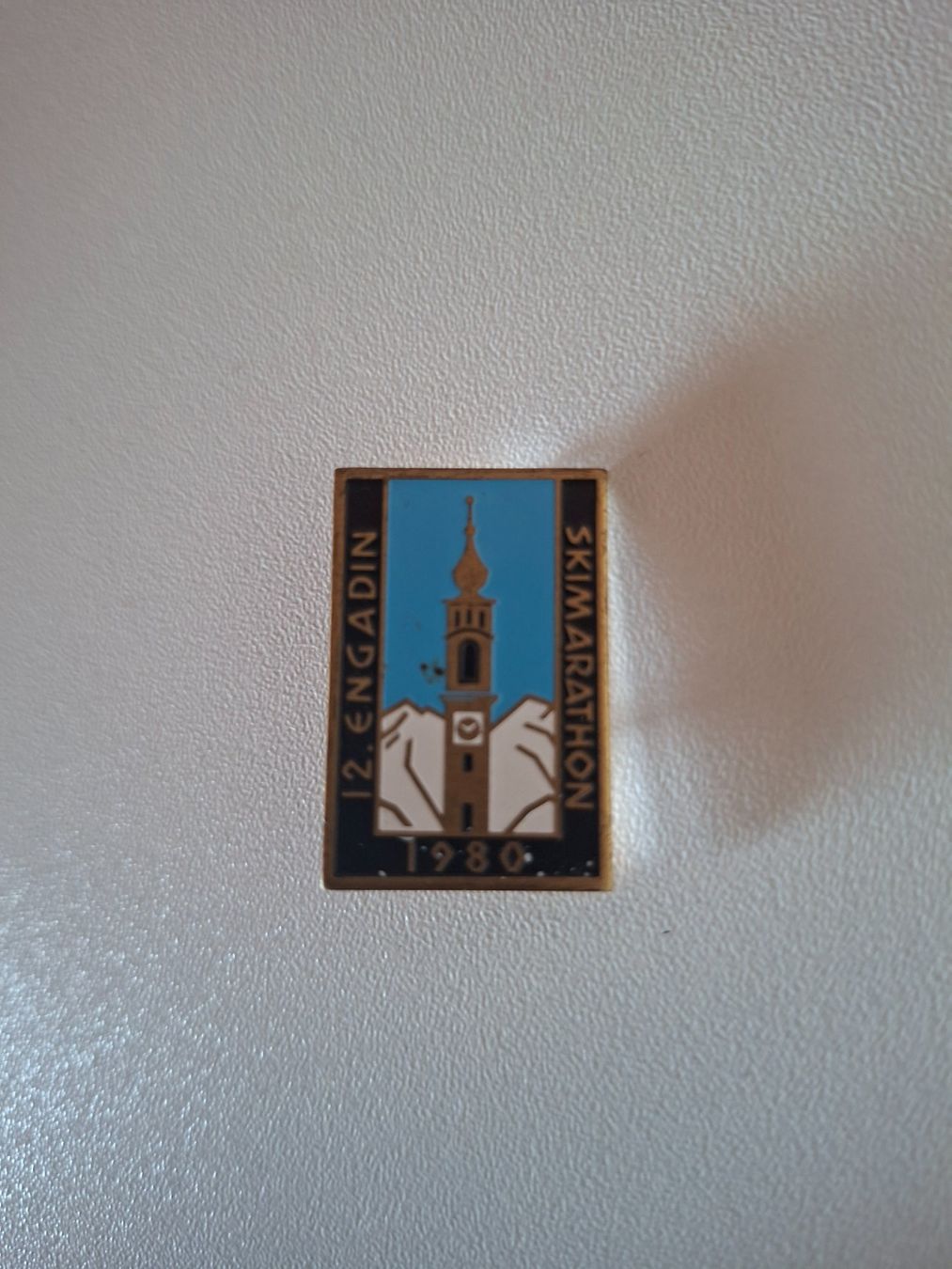 Broches & Aiguilles: Brosche Engadin Skimarathon 1980 – D'occasion à Erlinsbach par pfunky