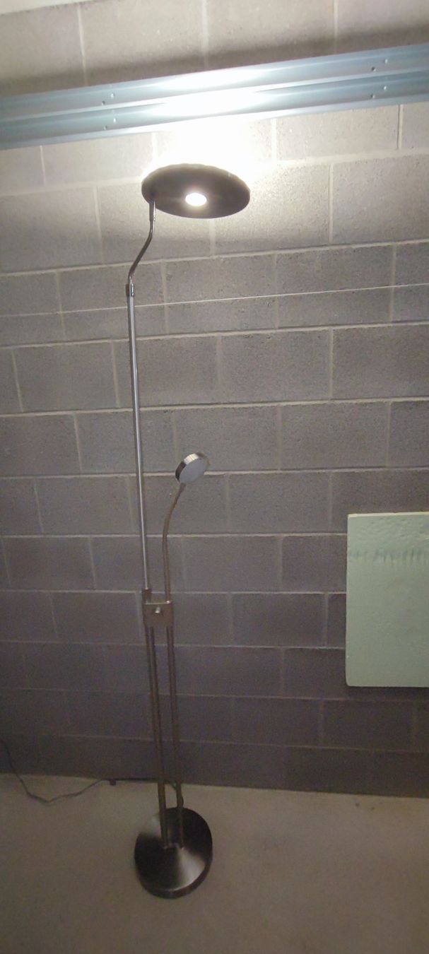 Lampade: Stehlampe mit Deckenfluter LED, dimmbar – Usato da Mosnang venduto da KurtHe