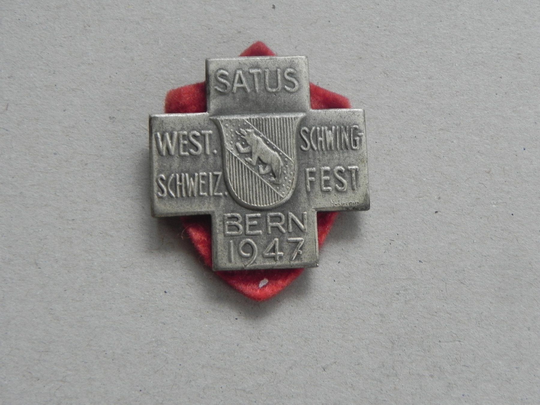 Placchette & Badge: Abzeichen Arbeiter Schwingfest Schwingen Bern BE 1947 – Usato da Siebnen venduto da krimsie