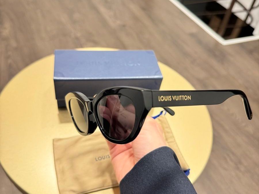 Louis Vuitton Occhiali & Lenti: Louis Vuitton Sunglasses - Black - never worn full complect – Nuovo (secondo la descrizione) da Thonex venduto da Lux_brands01 1