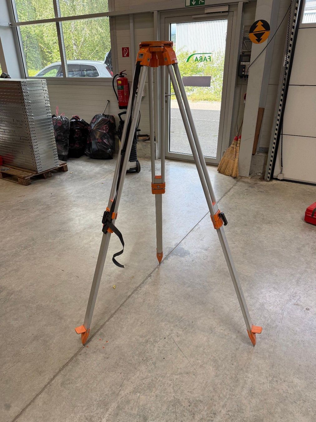 Mesurer: Laser/Nivellier-Stativ – D'occasion à Stein am Rhein par fab_gsy9