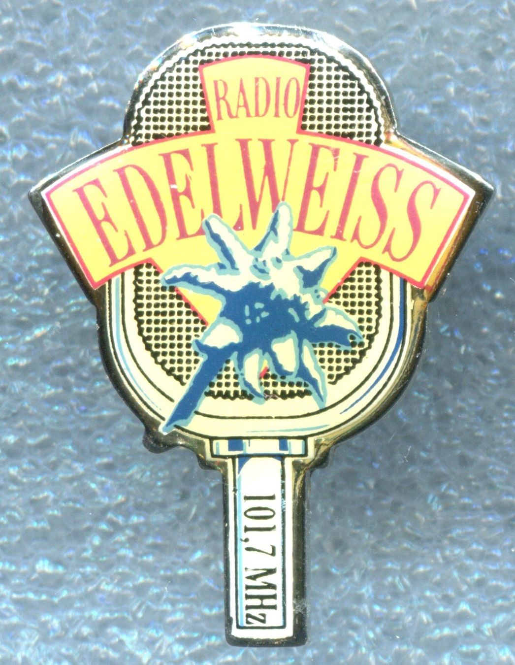 Placchette & Badge: RADIO EDELWEISS  101,7 MHz – Usato da Winterthur venduto da Sammleroase